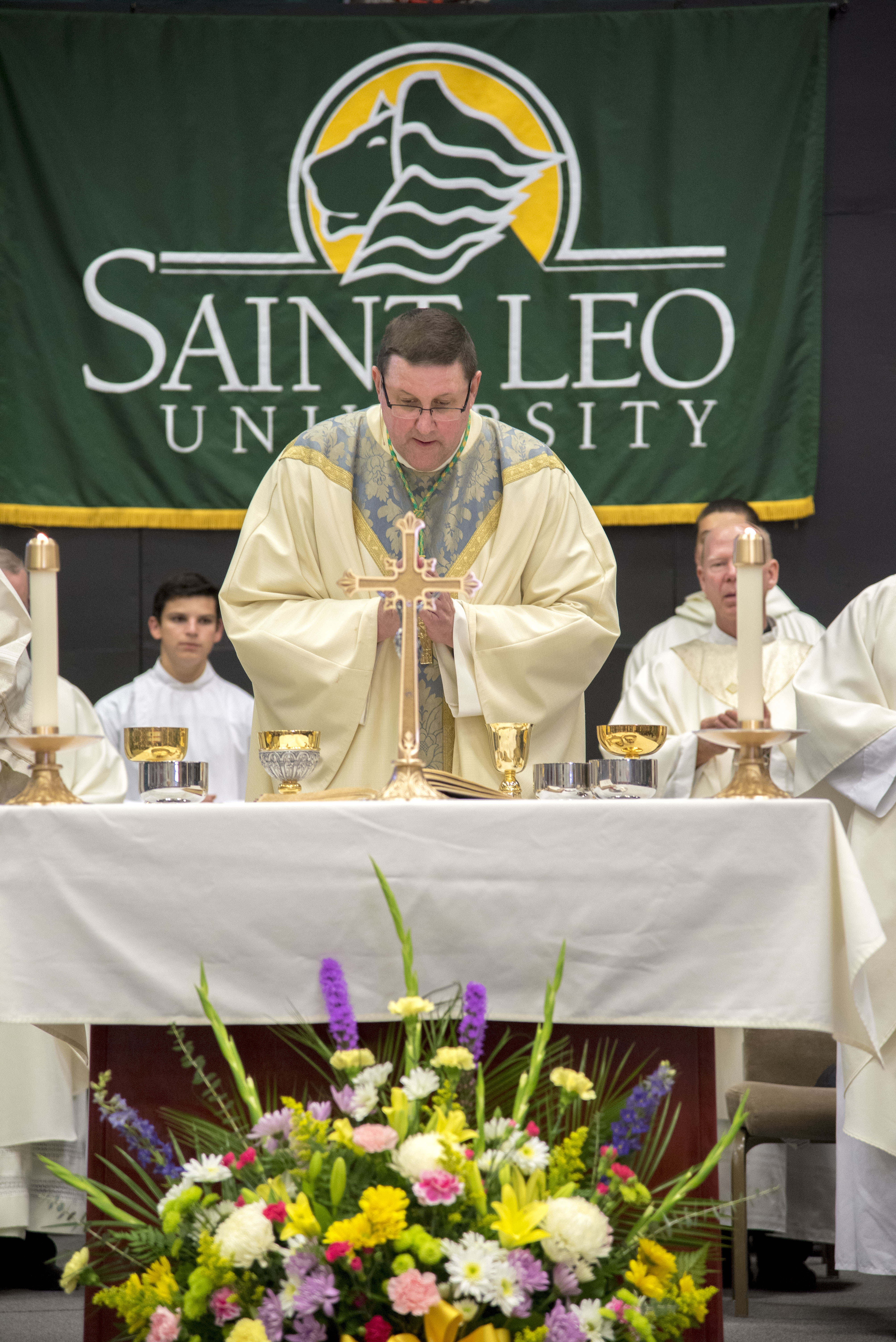 Bishop Parkes celebrates Bacc Mass